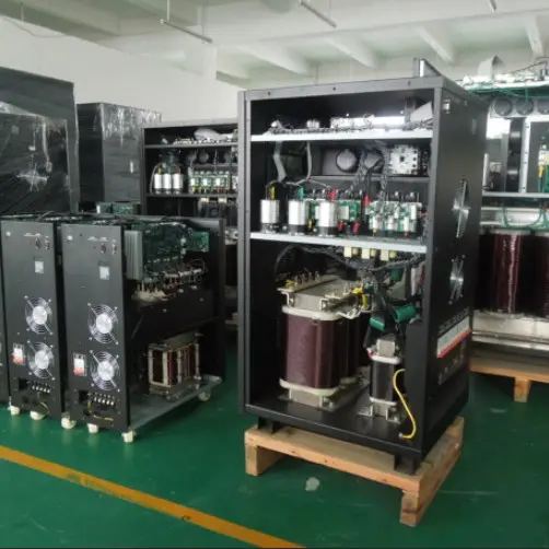 Przegląd techniczny logiki sterowania i tłumienia harmonicznych w bezkontaktowych regulatorach napięcia elektronicznych