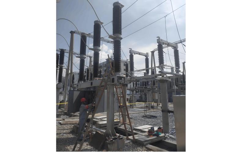 SF6 circuit breaker.jpg SF6 circuit breaker.jpg