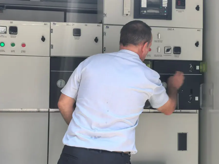 Cliente de Francia completó con éxito el programa FAT de Rockwill para subestaciones contenerizadas, 20/0.4kV - 2500kVA.